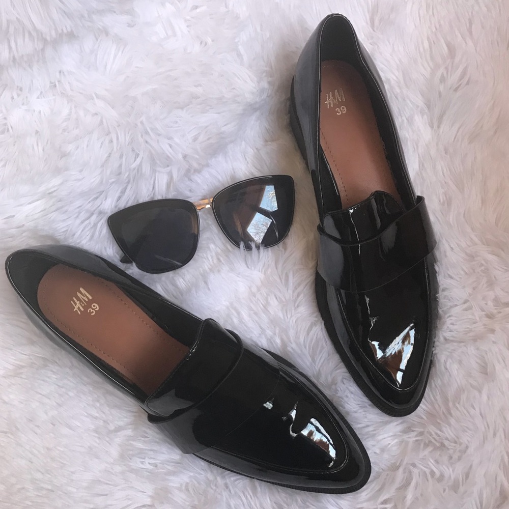 H&M NWOT Black patent leather pointed toe loafer